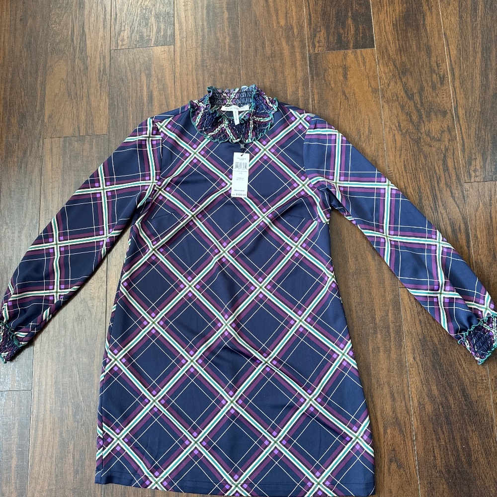 Bcbg genetation 70s inspired mini dress with sleeves